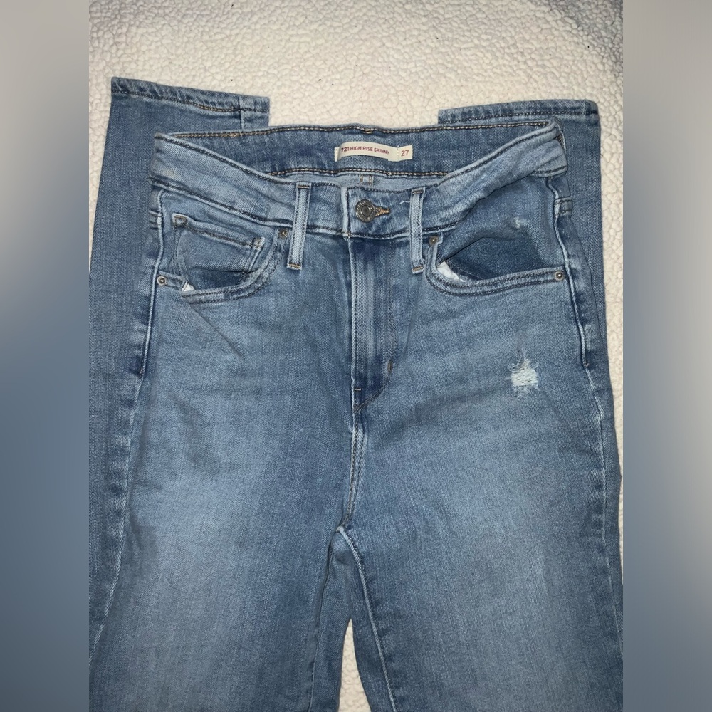 Levi’s size 27